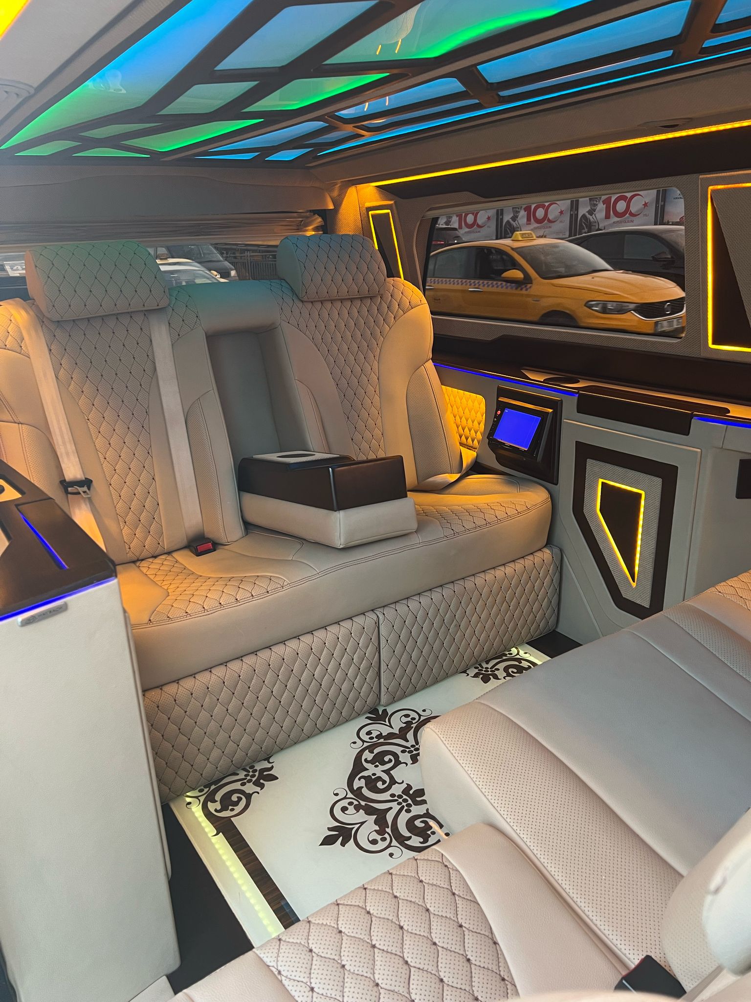 Ultra Lux Transfer din Aeroport